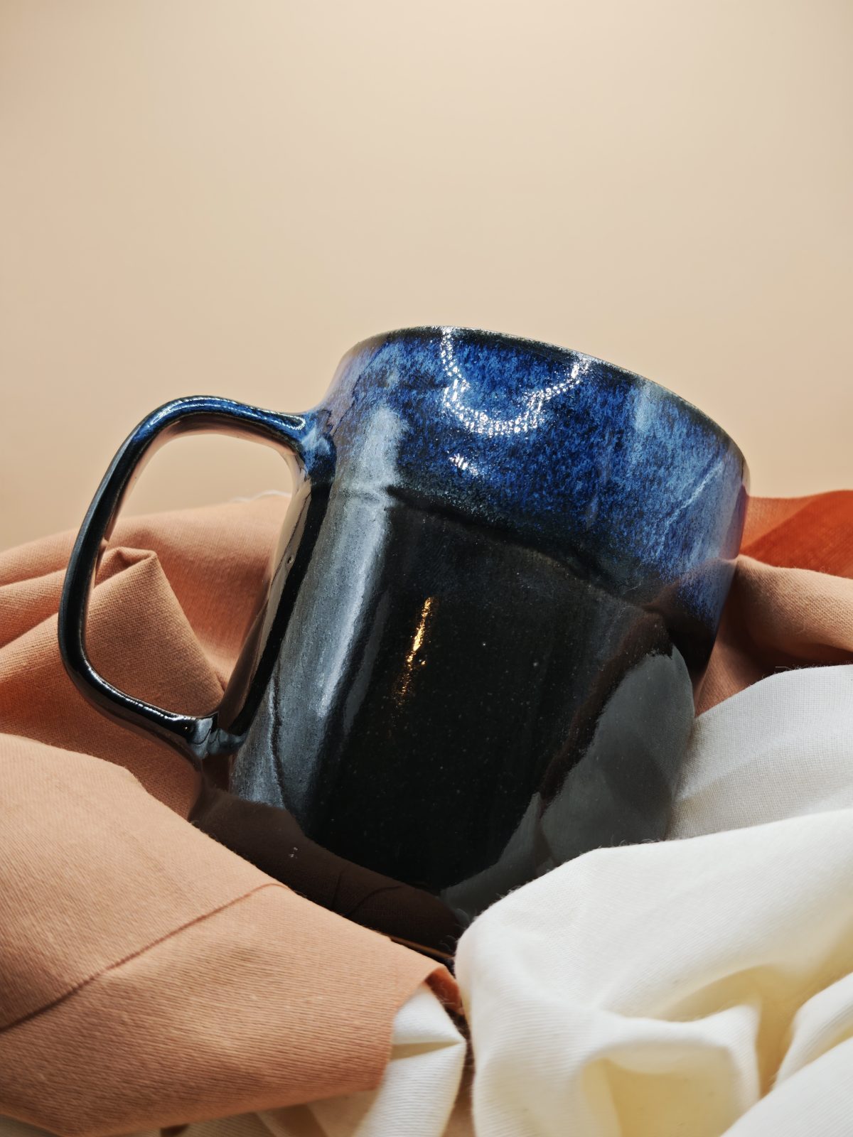 Tasse à thé avec anse