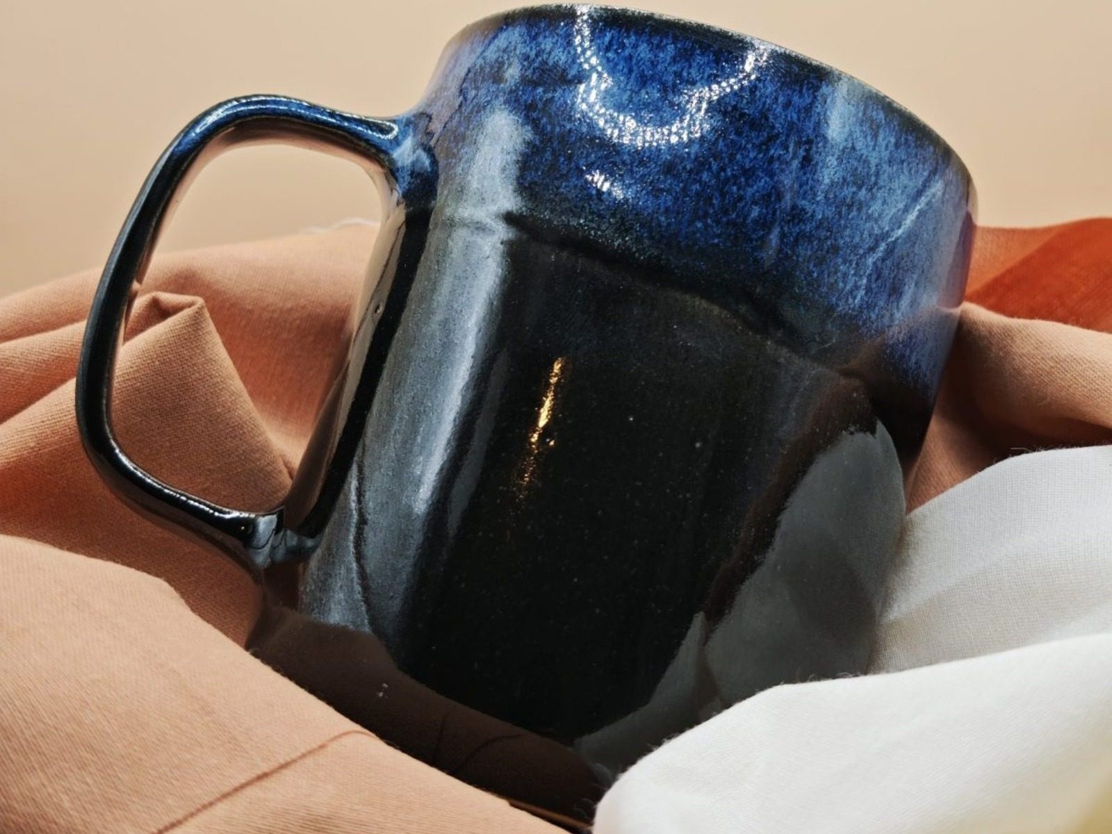 Tasse à thé avec anse